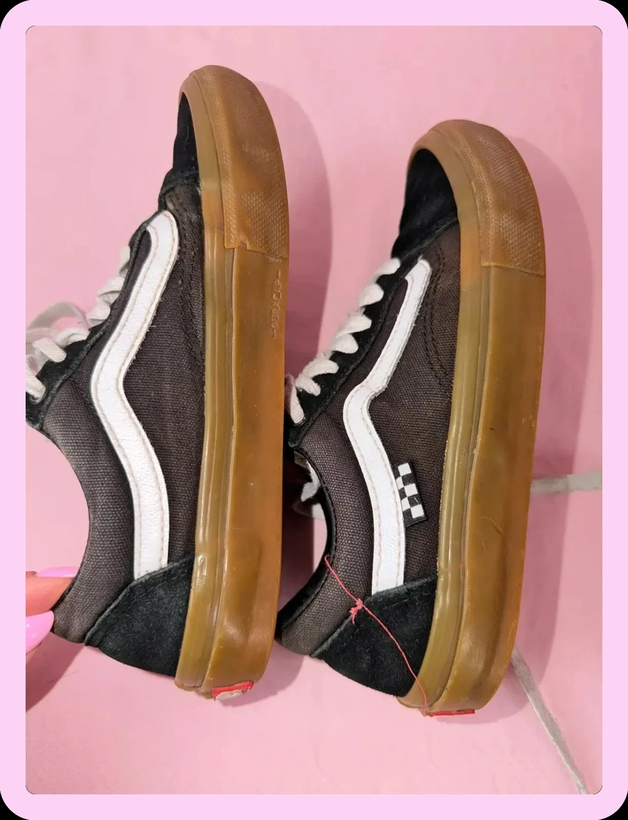 Basket Vans Old Skool negras con suela de goma. En buen estado, algunas marcas de desgaste visibles. – photo 8